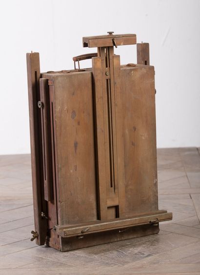 null Chevalet de peintre portatif en bois.

Vers 1900-1920.

H_55 cm L_38 cm P_15...