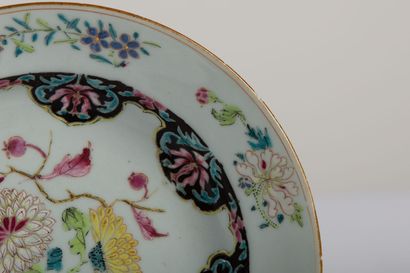 null CHINA.

Set of three porcelain plates, one polychrome, the two others in blue...