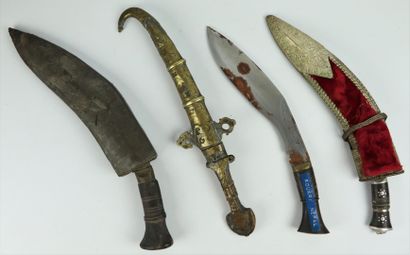 null NORTH AFRICA and YEMEN.

Set of four daggers, three with their scabbards.

L_30...