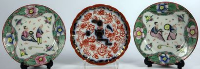 null BAYEUX.

Pair of porcelain plates with Chinese decoration.

XIXth century.

D_19,8...