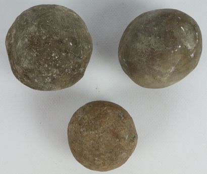 null Three stone cannonballs.

D_6,5 cm to 8 cm, approximately