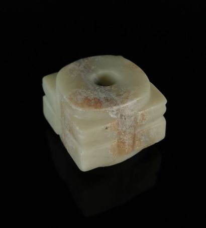 null CHINA.

Cong in carved hard stone.

H_3,3 cm L_4,5 cm