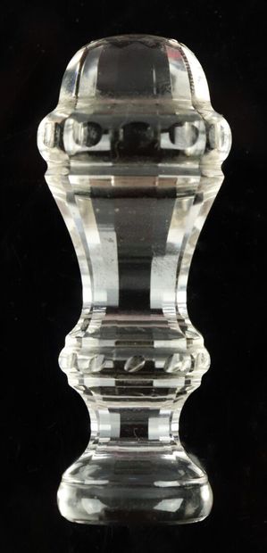  Sceau ou cachet en cristal faceté. 
Gravé de l'initiale K. 
XIXème siècle. 
H_8,5...