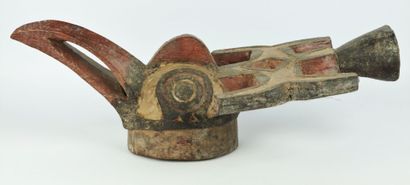 null AFRICA.

Zoomorphic wooden mask, red and black pigments.

H_48,5 cm L_20,8 ...