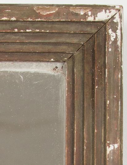 null Miroir à cannelures en bois et stuc doré.

XIXème siècle.

H_63,5 cm L_41,5...