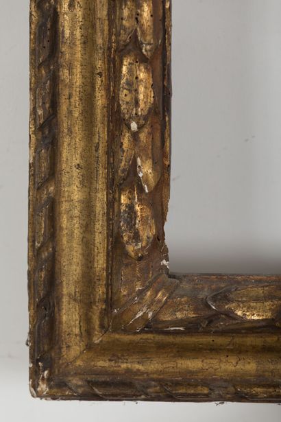 null Cadre en bois sculpté et doré.

Italie, XVIIème siècle.

H_106,5 cm L_83,5 cm.

H_92...