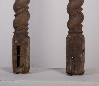 null Quatre colonnes torses en bois mouluré et sculpté.

XVIIIème ou début du XIXème...
