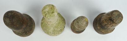 null Quatre formes en pierre anciennes.

H_18,5 cm à 22 cm