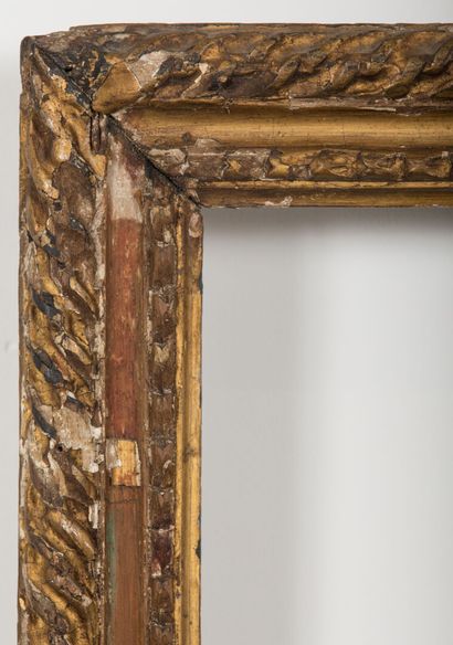 null Cadre en bois sculpté et doré.

Italie, XVIIème siècle.

H_85,3 cm L_76,3 cm.

H_74,8...