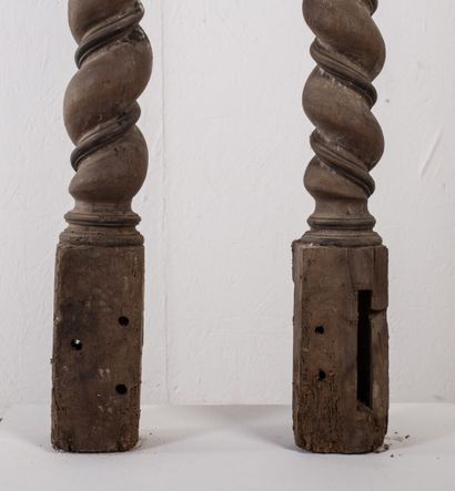 null Quatre colonnes torses en bois mouluré et sculpté.

XVIIIème ou début du XIXème...