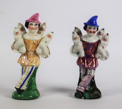 null ALLEMAGNE.

Paire de statuettes en porcelaine polychrome figurant des porteurs...