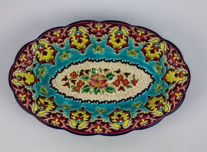 null LONGWY.

Bread basket in polychrome enamels with floral decoration.

H_6,5 cm...