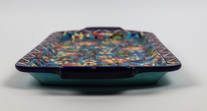 null 
LONGWY.




Cake dish decorated with polychrome floral enamels.




L_38 cm,...