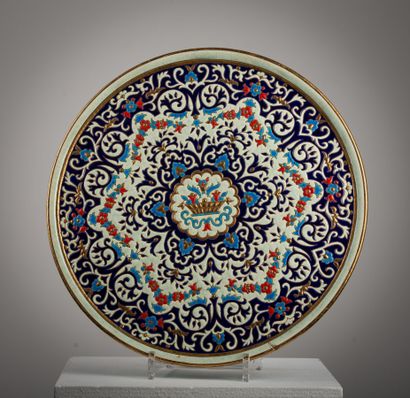 null LONGWY, decoration of M.P. CHEVALLIER.

Dish "Rouvray" in earthenware with polychrome...