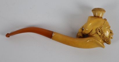 null Pipe en ambre et écume de mer sculptée figurant un zouave.

Fin du XIXème siècle....