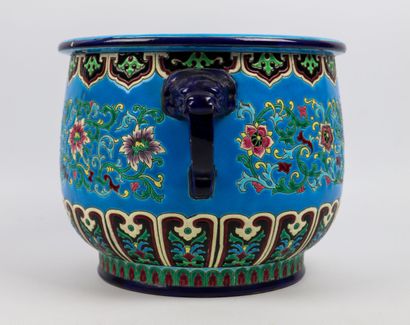 null LONGWY.

Earthenware pot-holder with decoration in polychrome enamels of flowery...
