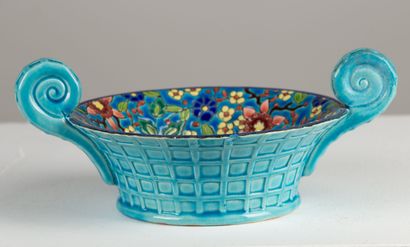 null 
LONGWY. In the taste of . 




Basket in earthenware and polychrome enamels...