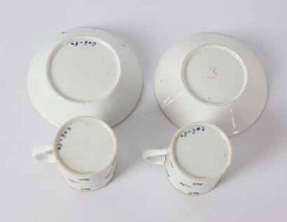 null PARIS.

Paire de tasses litrons et leurs sous-tasses en porcelaine à décor de...