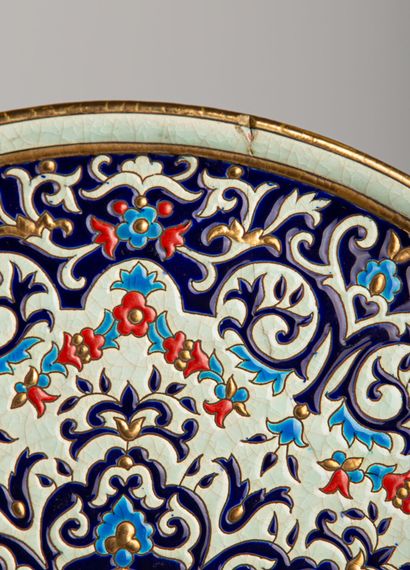 null LONGWY, decoration of M.P. CHEVALLIER.

Dish "Rouvray" in earthenware with polychrome...