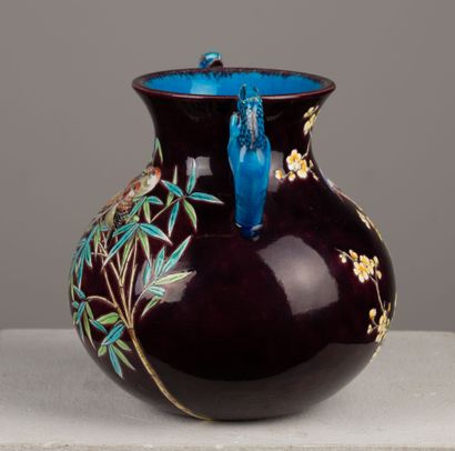 null LONGWY, Eugene COLLINOT (1824-1889)

Vase balustre à deux anses figurant des...
