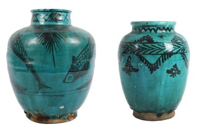 null IRAN. 

Deux vases en céramique à couverte turquoise rehaussée d'un décor peint...