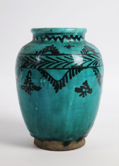 null IRAN. 

Deux vases en céramique à couverte turquoise rehaussée d'un décor peint...