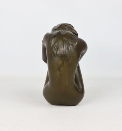 null Barbara GAUMONDY.

Femme assise.

Sculpture en résine, signée et datée 79.

H_15...