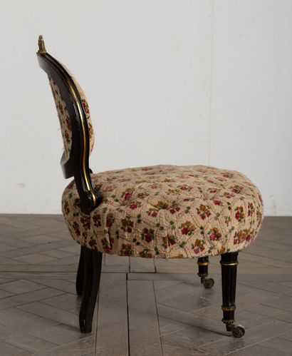 null Chaise capitonnée Napoléon III

H_74 cm L_62cm P_53 cm