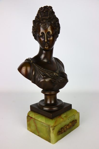 null James PRADIER (1790-1852).

Buste de Diane de Poitiers.

Bronze à patine brune.

H_24...
