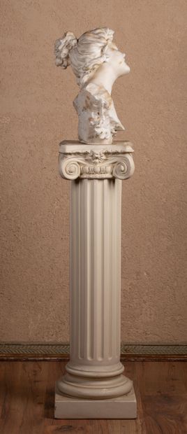 null Buste en marbre blanc sculpté figurant " l'Automne ". 

Celui-ci est collé sur...