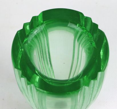 null DAUM Nancy France.

Vase en cristal teinté vert.

Marque en bas. 

Années 1930.

H_14,5...