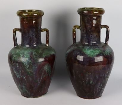 null EUGENE LION (1826-1883)

Paire de vases de forme amphore en grès à glaçure bleue...