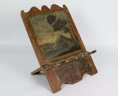 null Lutrin de table en bois sculpté et peint à décor d'un paysage lacustre.

XIXème...