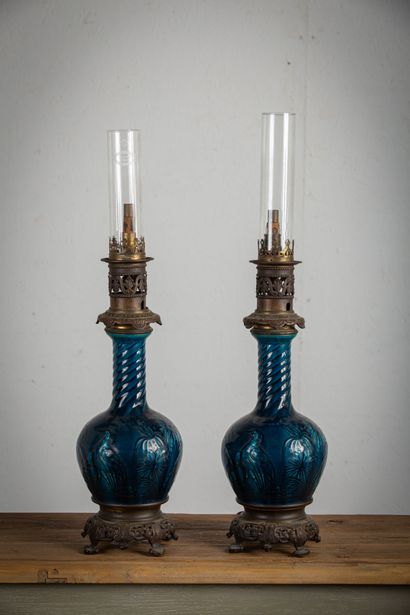 null Théodore DECK (1823-1891), dans le goût de. 

Paire de lampes en céramique émaillée...