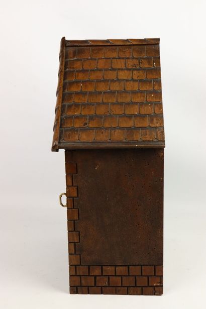 null Louis SARRAUD (Nevers 1946 -2020).

Boite à lettres en bois sculpté représentant...