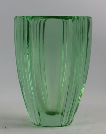 null DAUM Nancy France.

Vase en cristal teinté vert.

Marque en bas. 

Années 1930.

H_14,5...