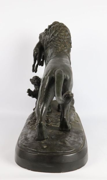 null Édouard Paul DELABRIERRE (1829-1912).

Lion, premier gibier.

Bronze à patine...