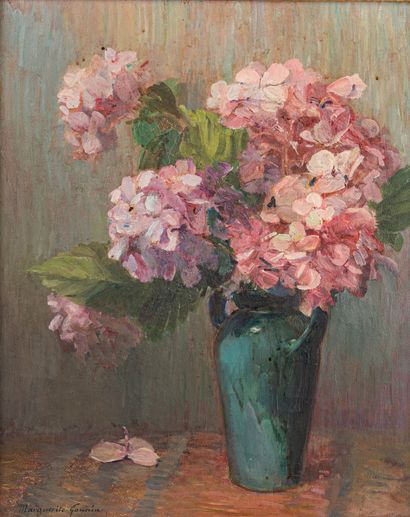 null Marguerite GOUNIN (1882-1971). 

Bouquet de fleurs d'hortensia. 

Huile sur...