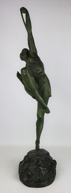 null Pierre LE FAGUAYS (1892-1962).

Diane chasseresse.

Bronze à patine antique,...