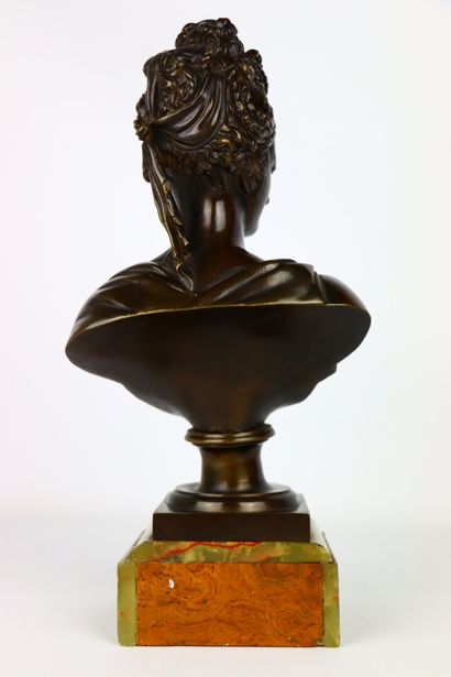 null James PRADIER (1790-1852).

Buste de Diane de Poitiers.

Bronze à patine brune.

H_24...