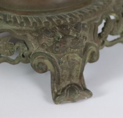 null JAPON, vers 1900.

Lampe en grès de Satsuma à décor polychrome et or de personnages...