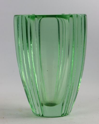 null DAUM Nancy France.

Vase en cristal teinté vert.

Marque en bas. 

Années 1930.

H_14,5...