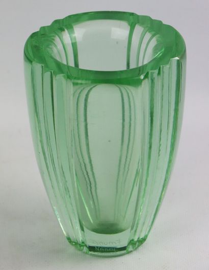 null DAUM Nancy France.

Vase en cristal teinté vert.

Marque en bas. 

Années 1930.

H_14,5...