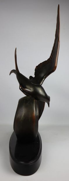 null Irénée ROCHARD (1906-1984).

La Mouette et la vague. 

Groupe en bronze patiné,...