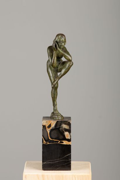 null Pierre LE FAGUAYS (1892-1962).

La ballerine. 

Bronze à patine verte, sur un...