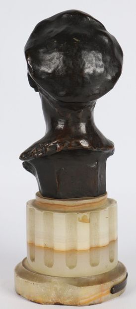 null GUSTAVE DUSSART (1875-1954).

L'artisan.

Bronze à patine brune , signé sur...