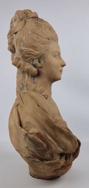 null Ecole française, probablement du XVIIIème siècle.

Buste de Marie-Antoinette.

Terre...