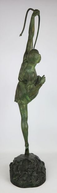 null Pierre LE FAGUAYS (1892-1962).

Diane chasseresse.

Bronze à patine antique,...