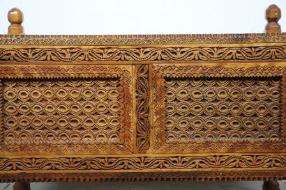 null Afghan wedding chest in openwork and carved wood.

Afghanistan, 20th century.

H_56...