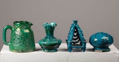 null IRAN ou AFGHANISTAN.

Ensemble de onze pièces en céramique à couverte turquoise...